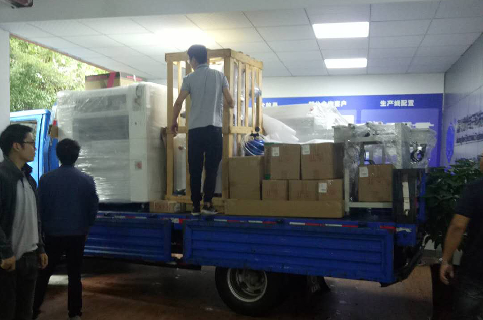 上海客戶SMT設(shè)備專車送貨，貨到上門安裝調(diào)試
