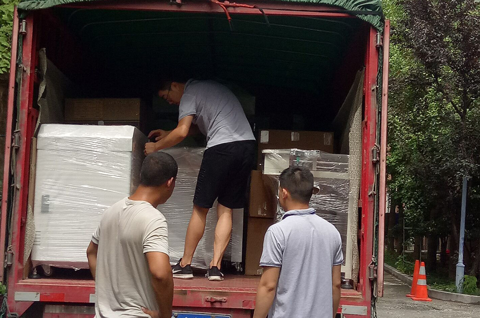 臺(tái)州客戶SMT設(shè)備專車送貨，貨到上門安裝調(diào)試