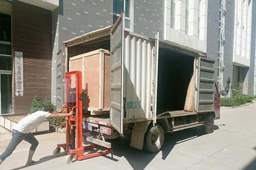 南昌客戶SMT設(shè)備專車送貨，貨到上門安裝調(diào)試