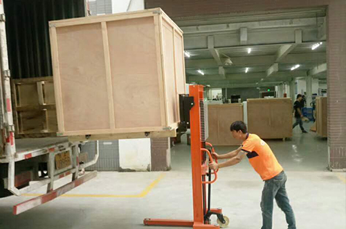 宣城客戶SMT設(shè)備專車送貨，貨到上門安裝調(diào)試