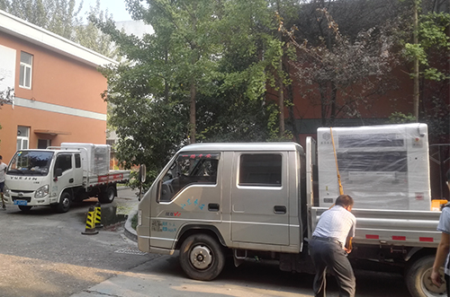 紹興客戶SMT設(shè)備專車送貨，貨到上門安裝調(diào)試1