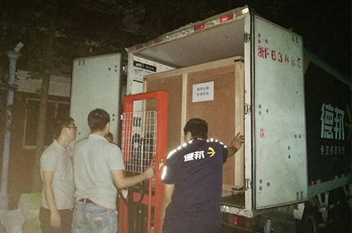 四川客戶SMT設備專車送貨，貨到上門安裝調試