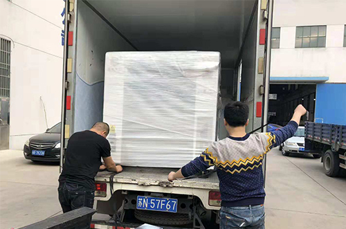蘇州客戶SMT設(shè)備專車送貨，貨到上門安裝調(diào)試