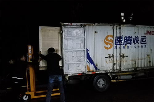 湛江客戶SMT設(shè)備專車送貨，貨到上門安裝調(diào)試